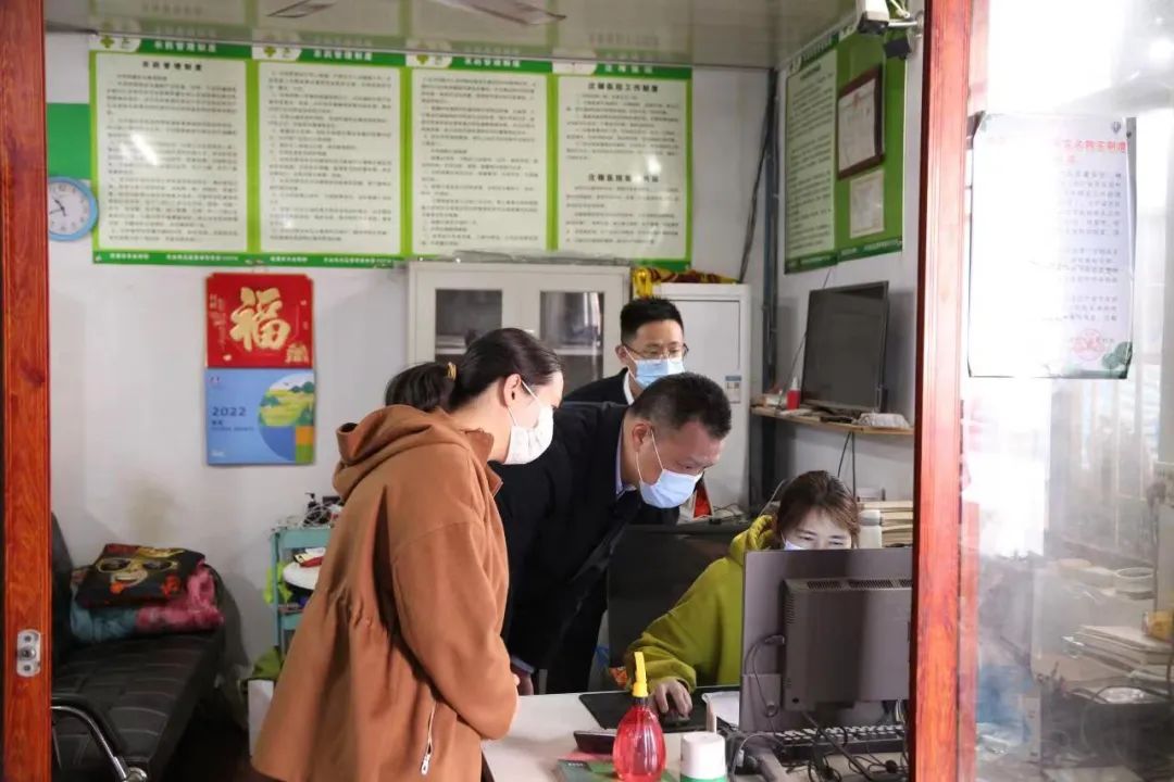 市農(nóng)業(yè)農(nóng)村局局長史立權(quán)赴龍山鎮(zhèn)調(diào)研指導(dǎo)疫情防控和生產(chǎn)保供工作(圖2) 1-220422105214M3.jpg